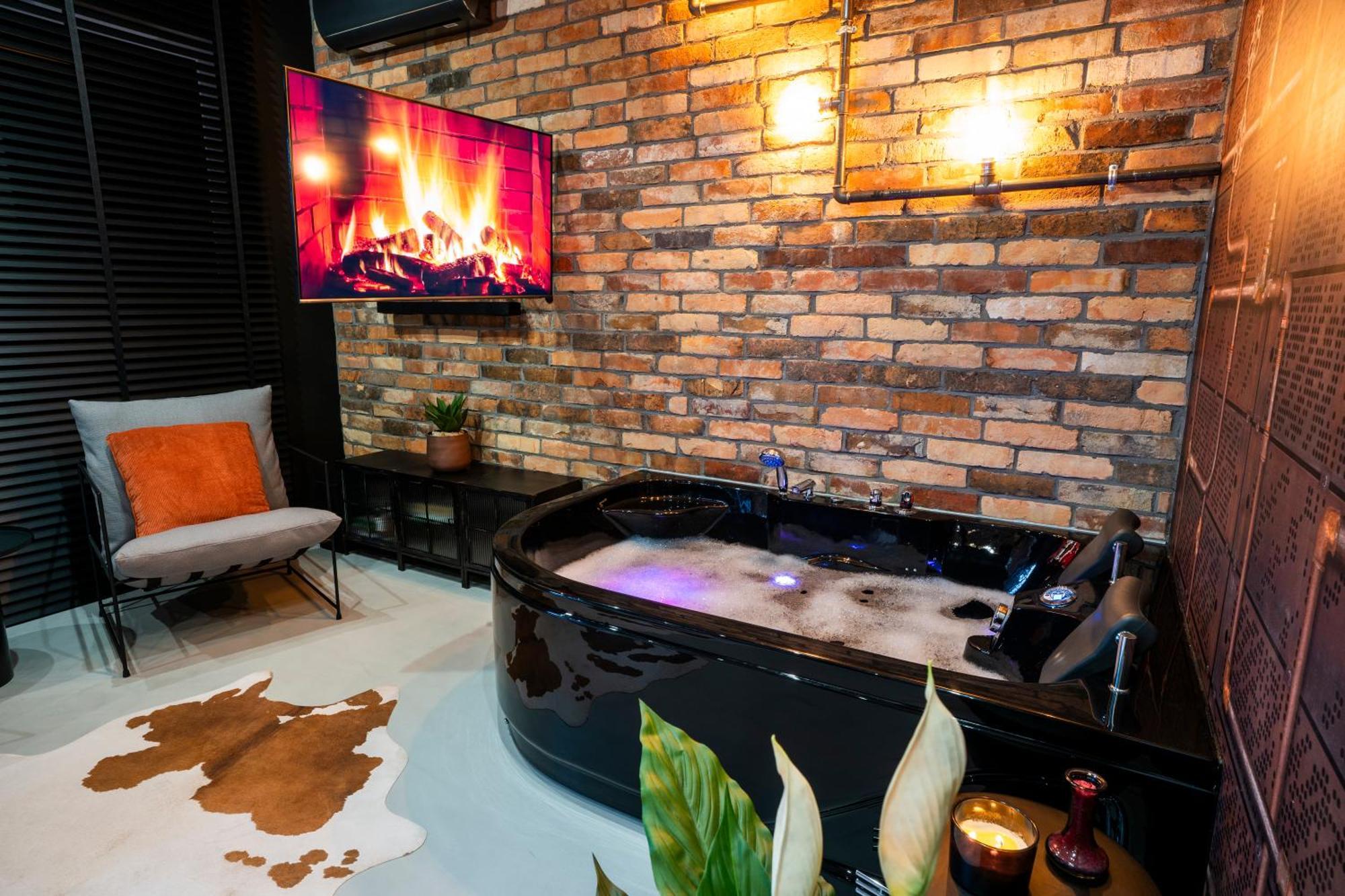 Aparthotel Zator Industrial 58 Jacuzzi エクステリア 写真